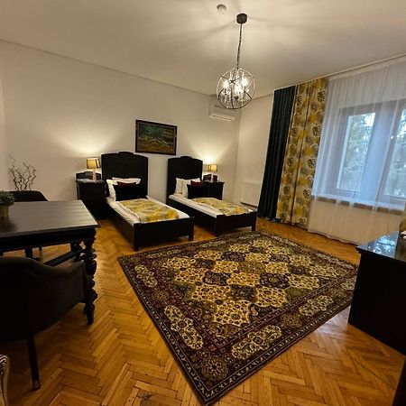Hotel Casa Negustorului Deva Esterno foto