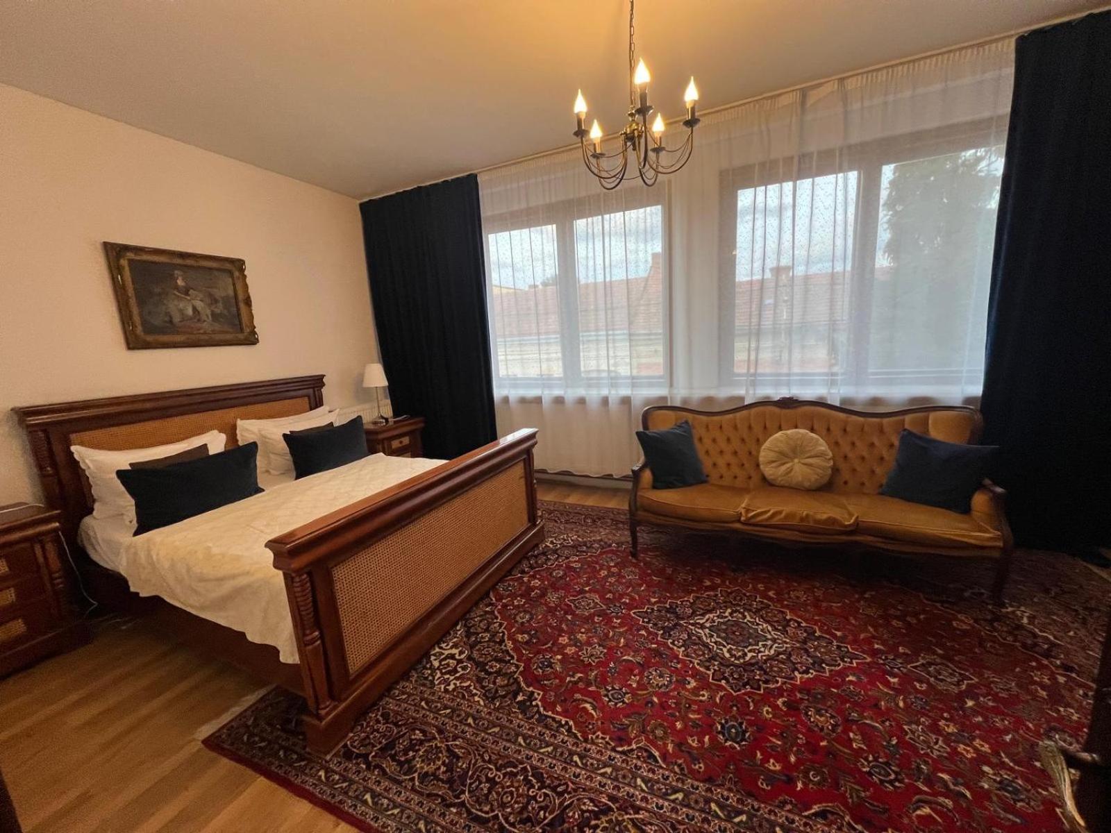 Hotel Casa Negustorului Deva Esterno foto