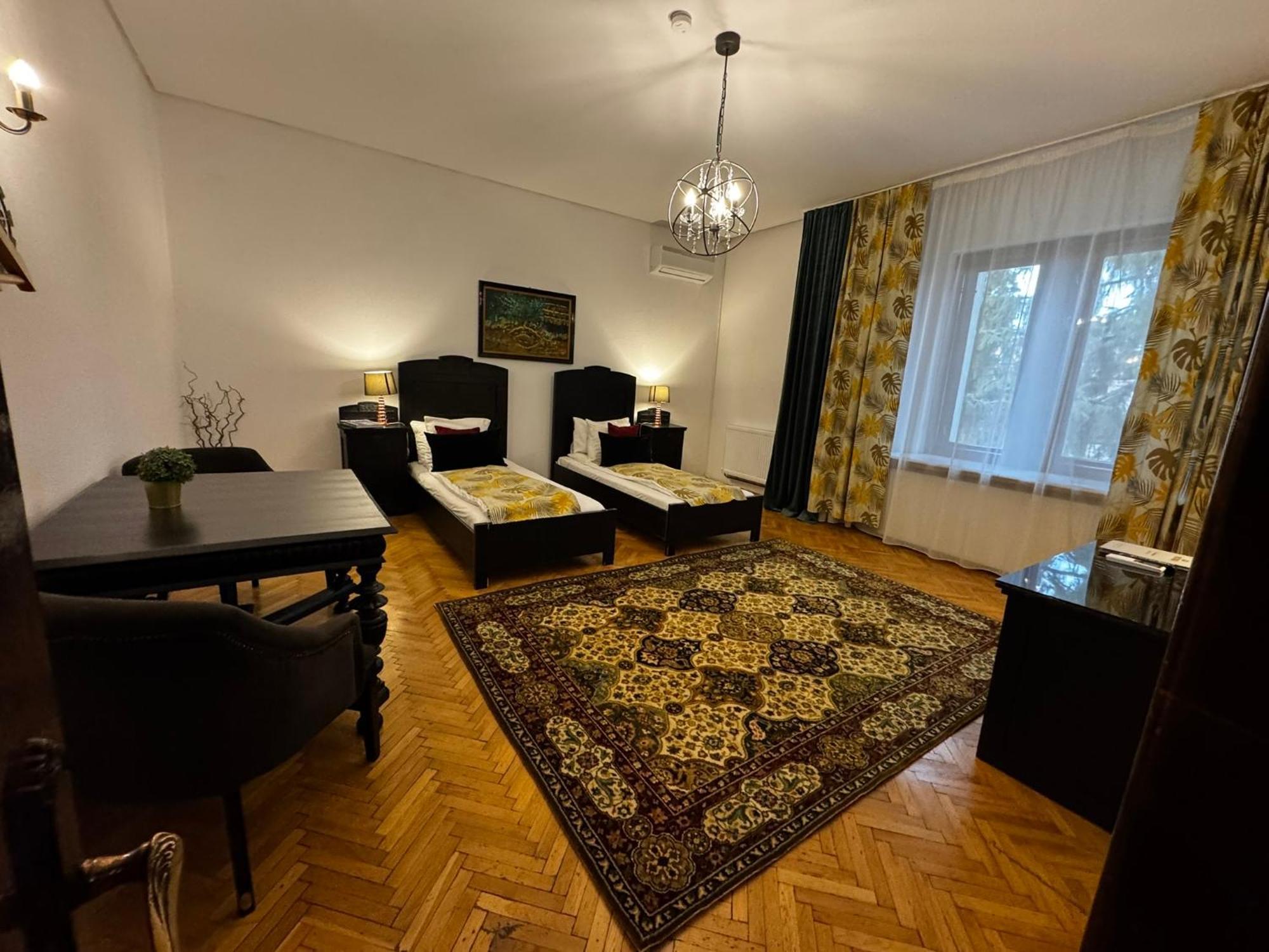 Hotel Casa Negustorului Deva Esterno foto