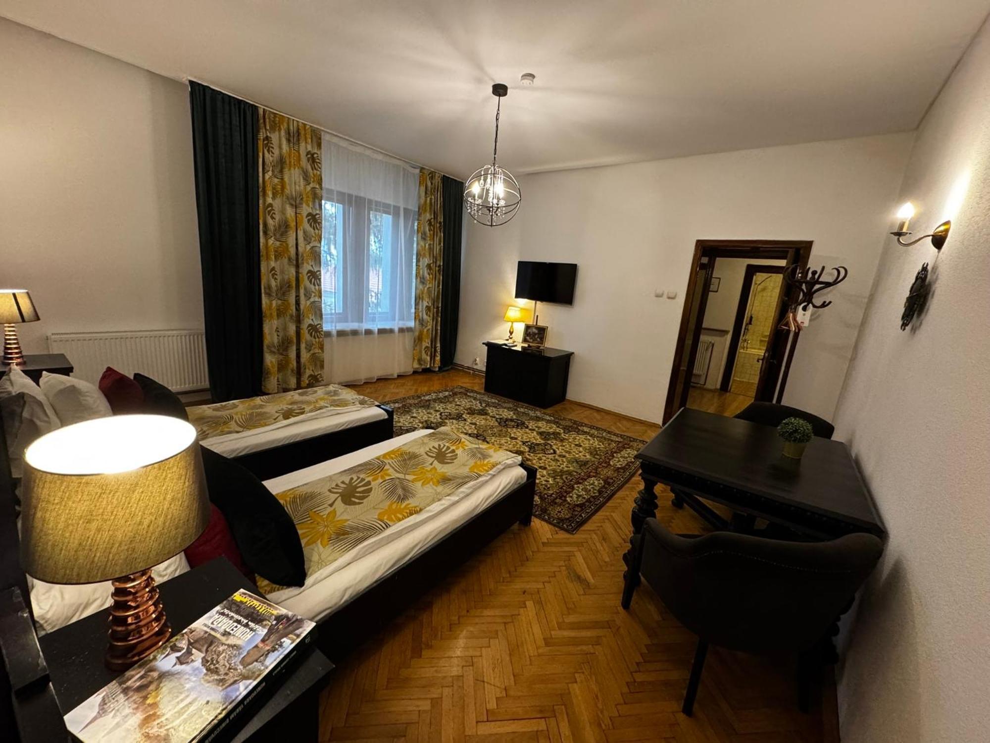 Hotel Casa Negustorului Deva Esterno foto