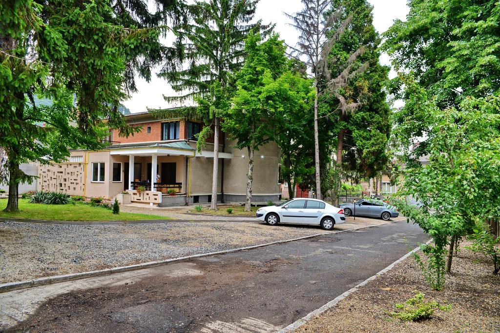 Hotel Casa Negustorului Deva Esterno foto