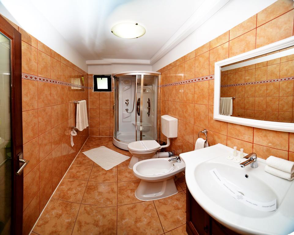 Hotel Casa Negustorului Deva Esterno foto
