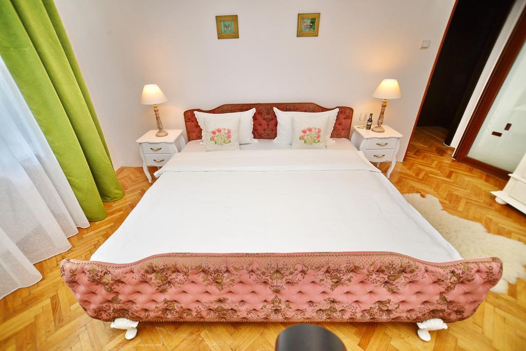 Hotel Casa Negustorului Deva Esterno foto