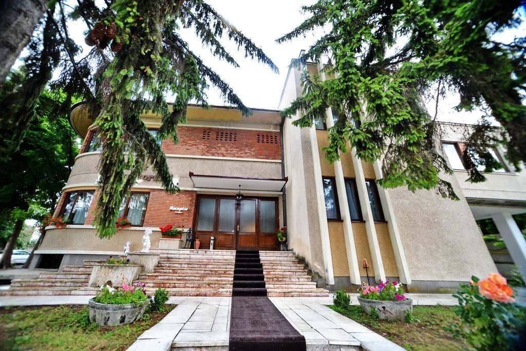 Hotel Casa Negustorului Deva Esterno foto