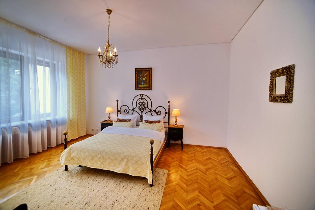 Hotel Casa Negustorului Deva Esterno foto