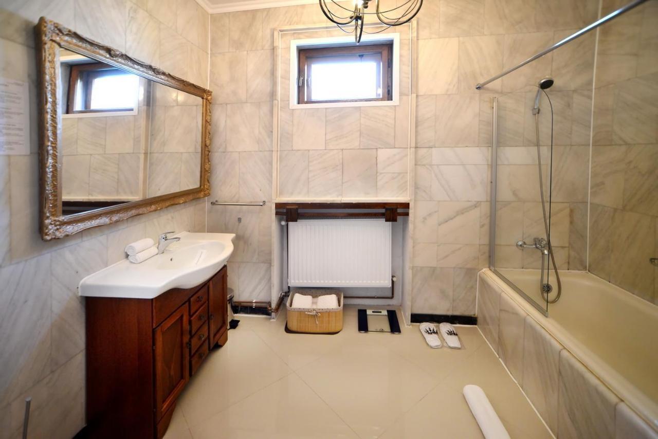 Hotel Casa Negustorului Deva Esterno foto