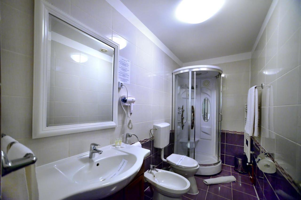 Hotel Casa Negustorului Deva Esterno foto