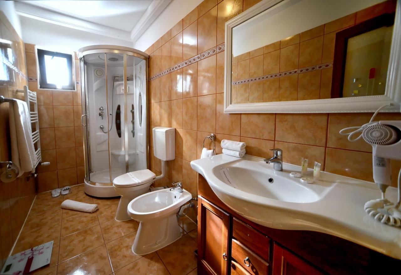 Hotel Casa Negustorului Deva Esterno foto