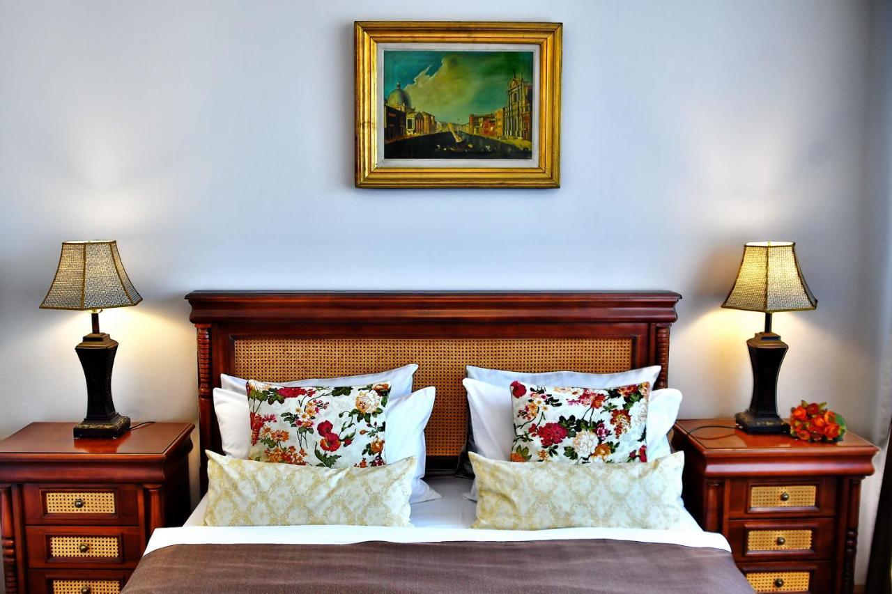 Hotel Casa Negustorului Deva Esterno foto
