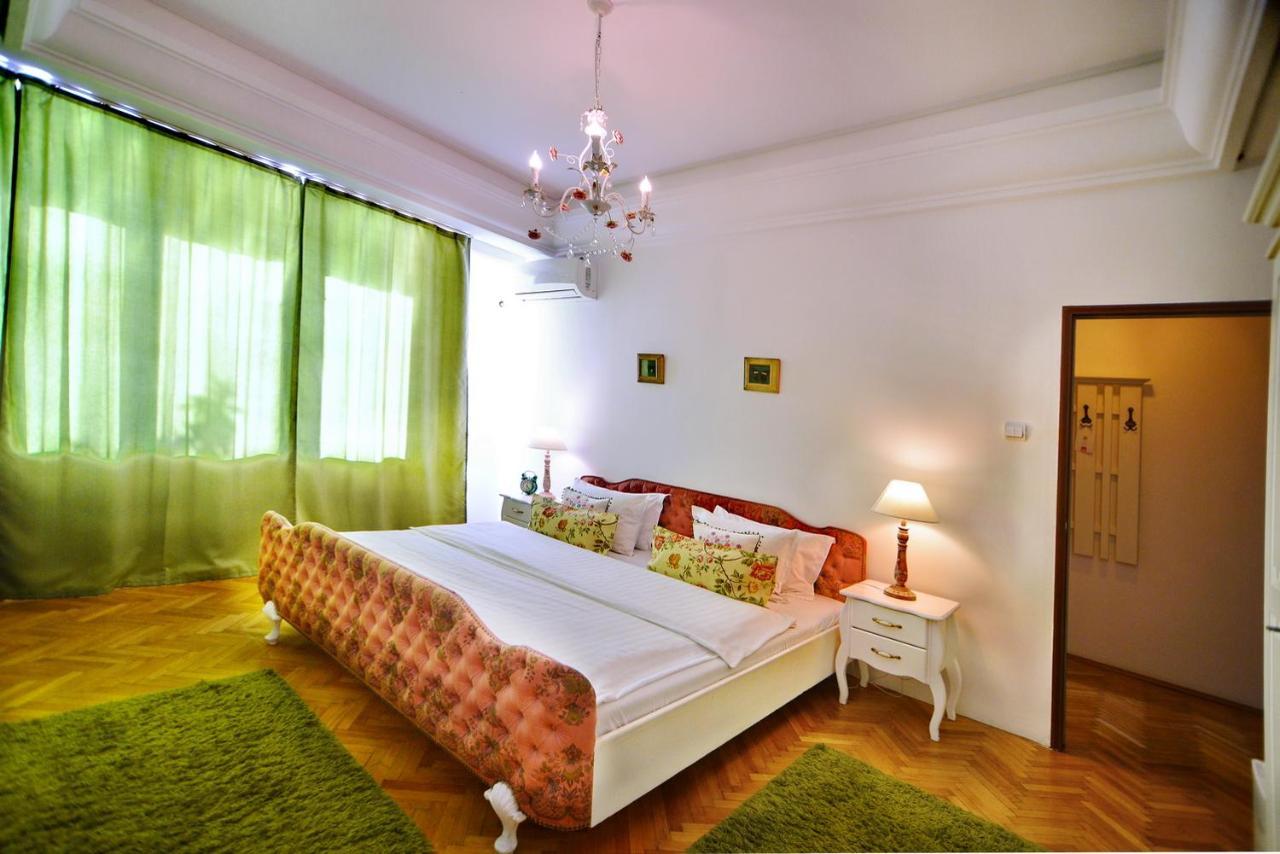 Hotel Casa Negustorului Deva Esterno foto