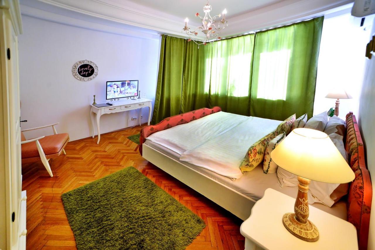 Hotel Casa Negustorului Deva Esterno foto