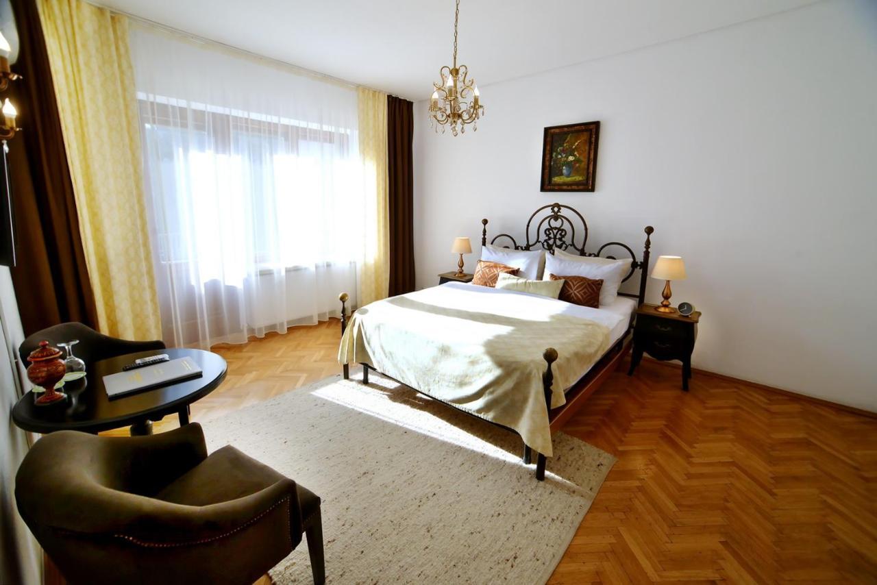 Hotel Casa Negustorului Deva Esterno foto