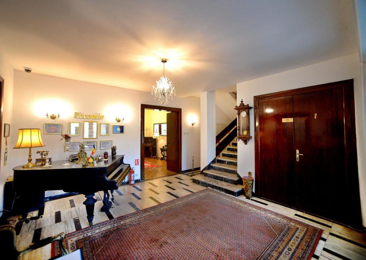 Hotel Casa Negustorului Deva Esterno foto
